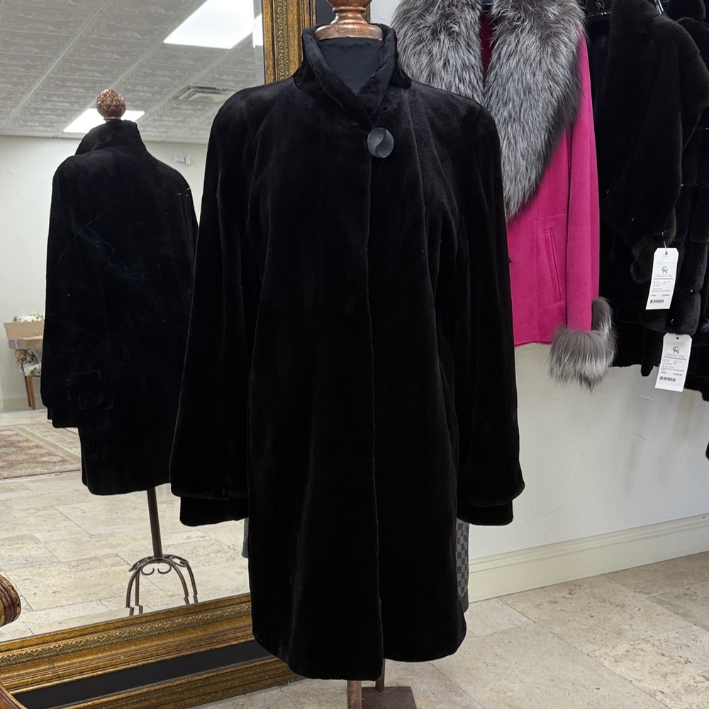 Elegant Black Sheared Mink Stroller